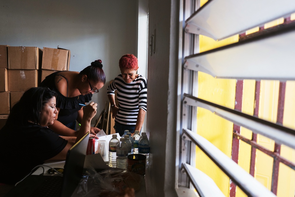 Community Organization Distributes Commodities in Cataño