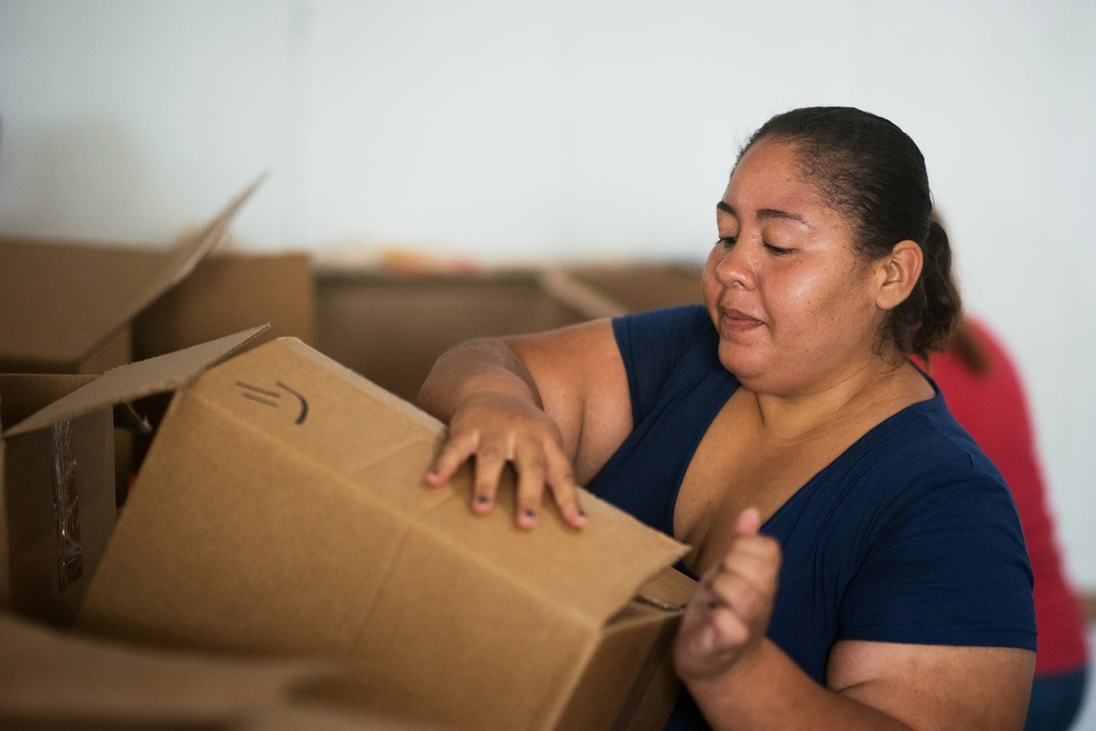 Community Organization Distributes Commodities in Cataňo