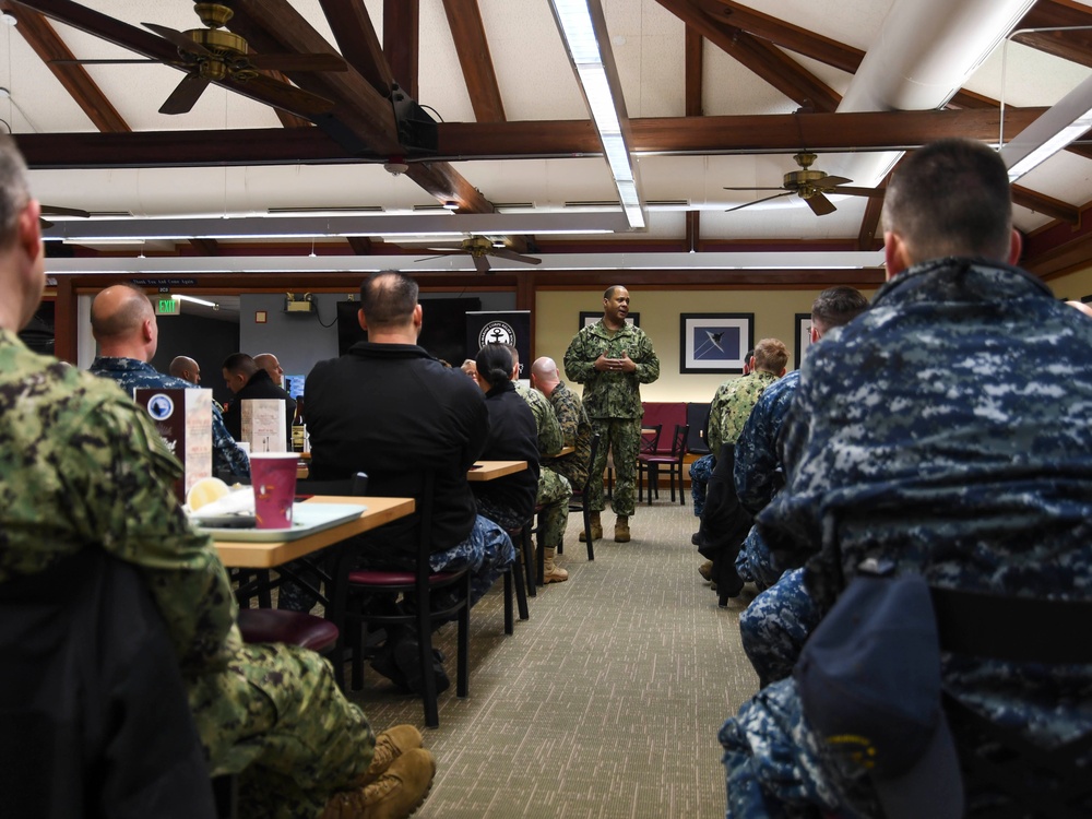 Commander NRNW Talks to Sailors About NMCRS