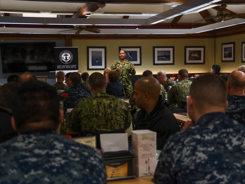Commander NRNW Talks to Sailors About NMCRS