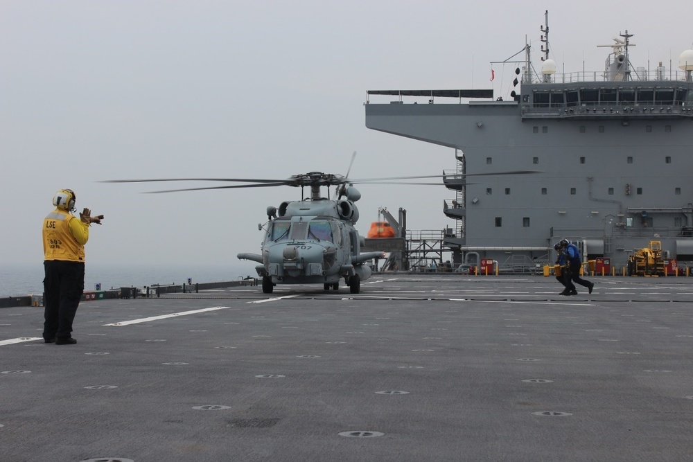 USS Lewis B. Puller conducts refuel-at-sea evolution and passenger transfer