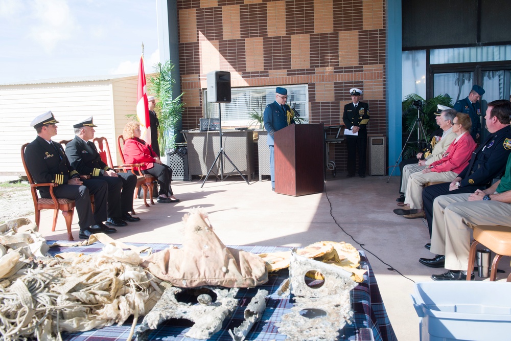 U.S. Navy, Jacksonville Sheriff's Office exchange artifacts with Royal Canadian Armed Forces