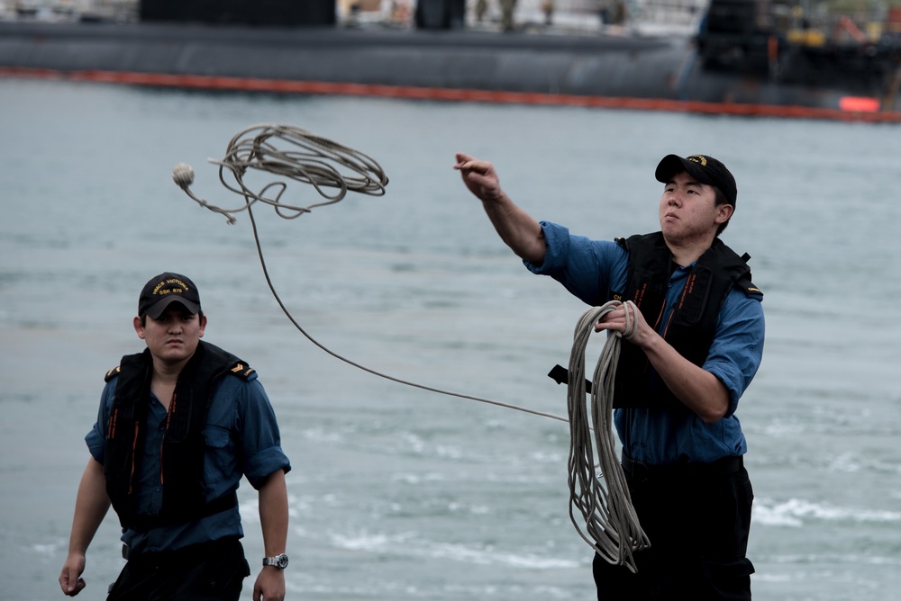 HMCS Chicoutimi SSK 879 Arrives in Pearl Harbor