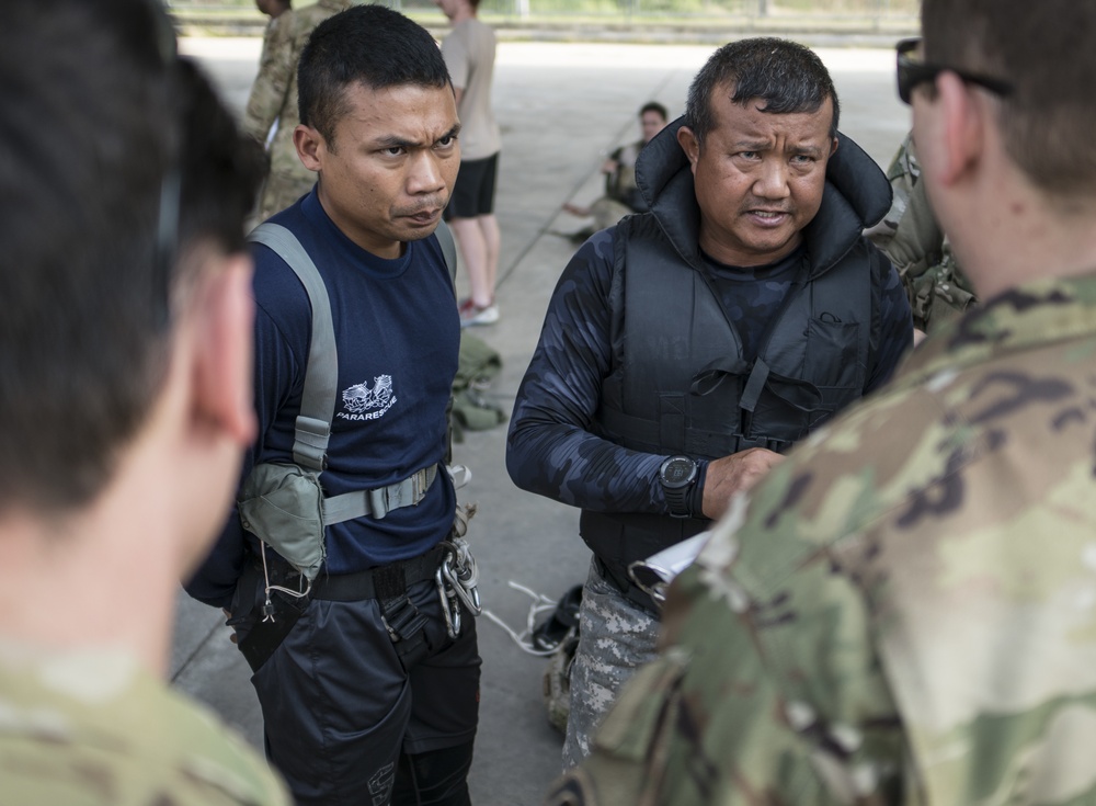 320th STS exercises water recovery operations with Thai partners