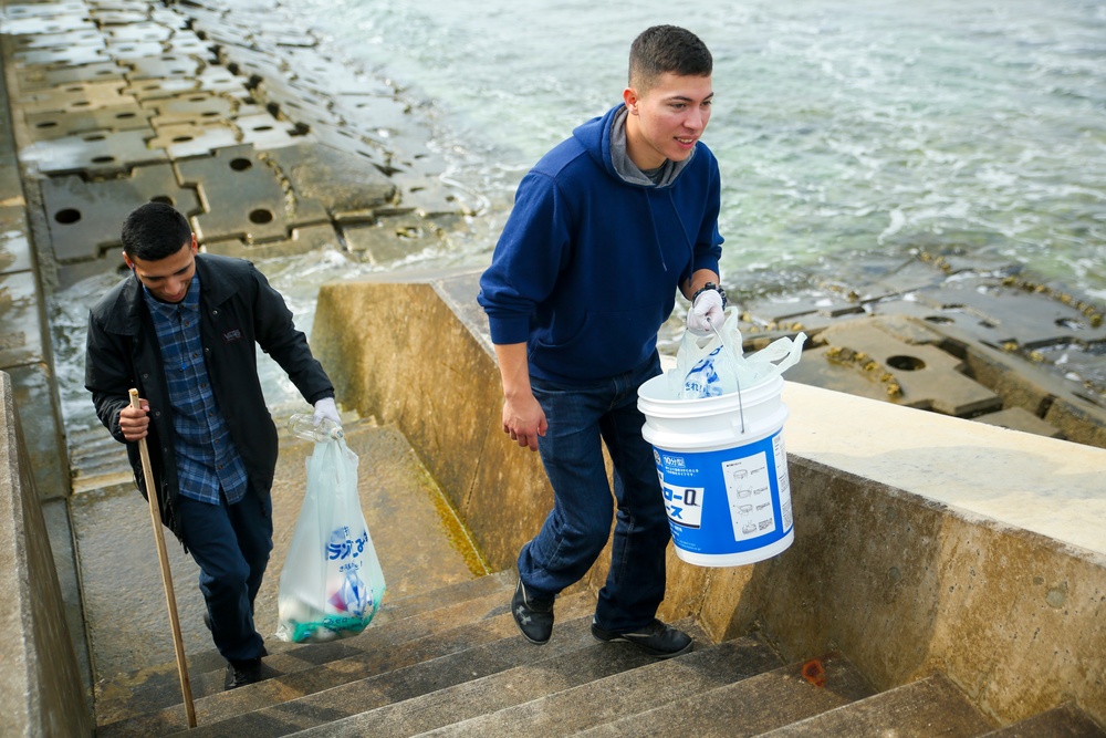 Single Marine Program volunteers clean up Sunabe Seawall