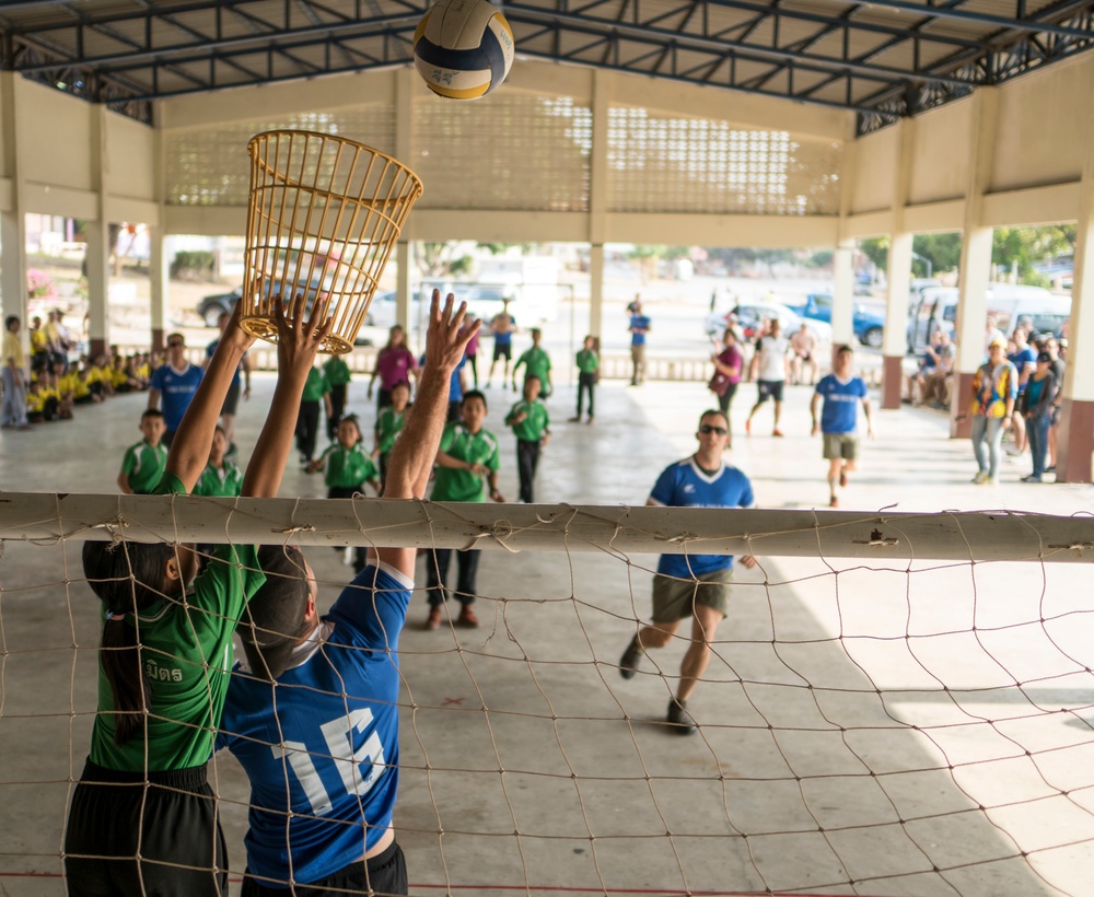 Airmen bring charity to local Thai school