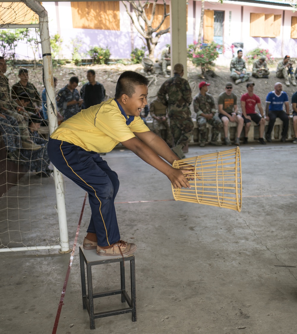 Airmen bring charity to local Thai school