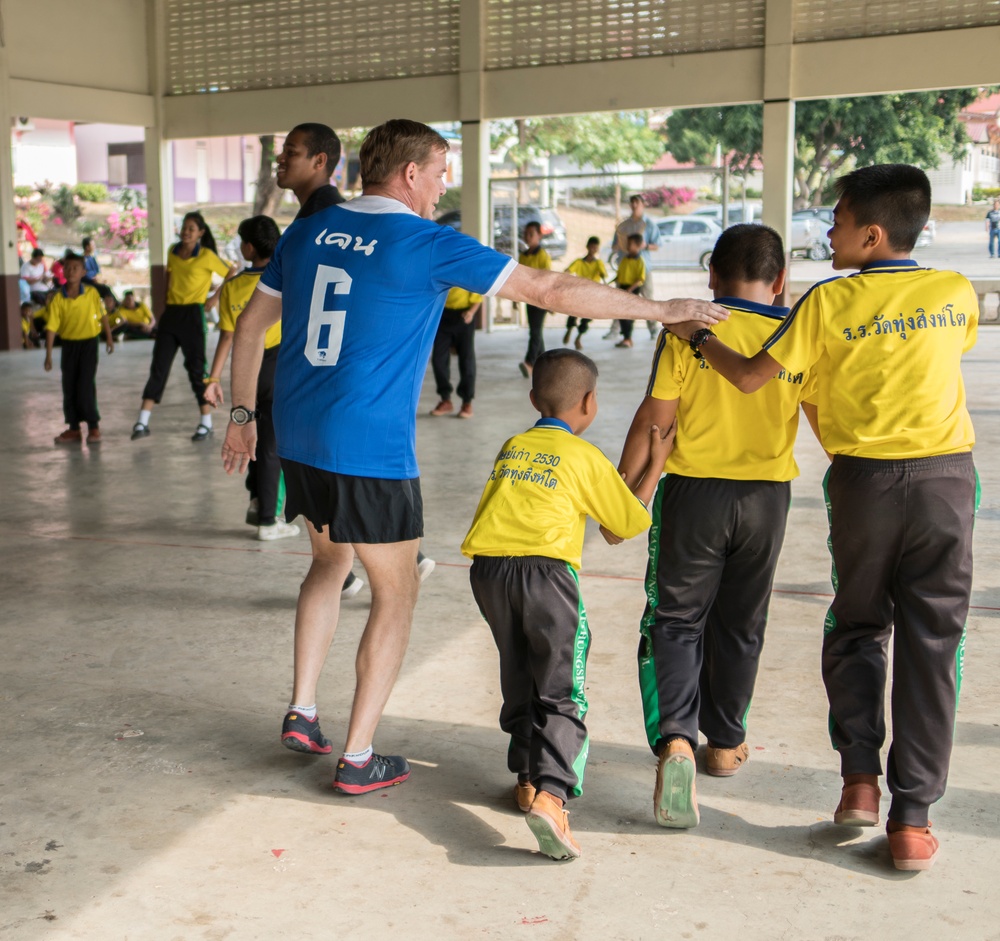 Airmen bring charity to local Thai school