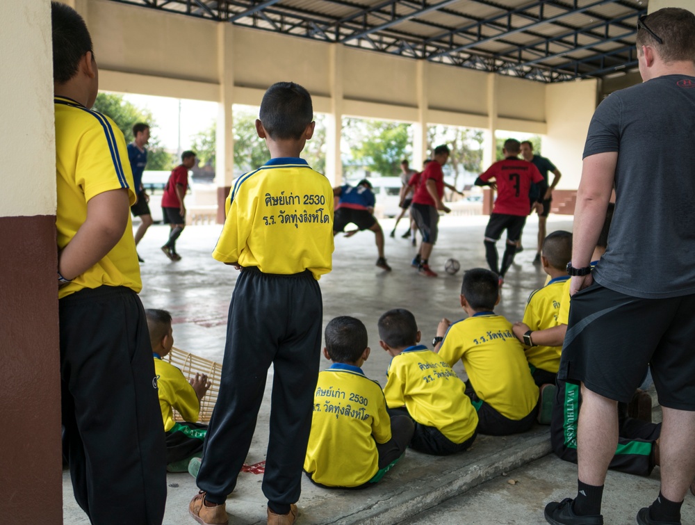 Airmen bring charity to local Thai school