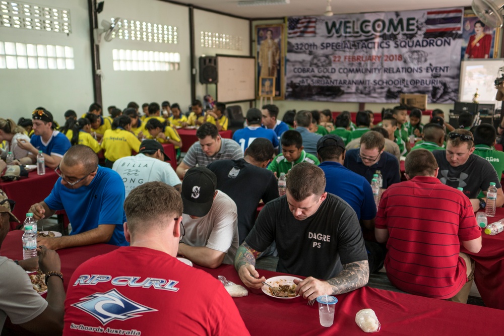 Airmen bring charity to local Thai school