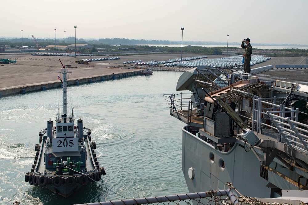 USS Bonhomme Richard (LHD 6) Departs Laem Chabang, Thailand