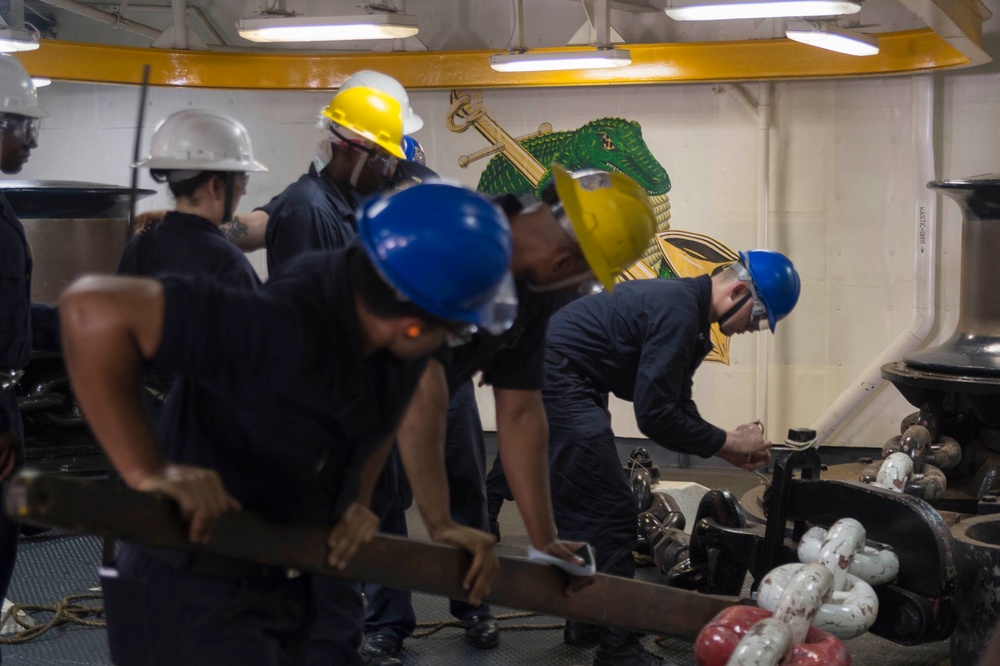 USS Bonhomme Richard (LHD 6) Drops Anchor