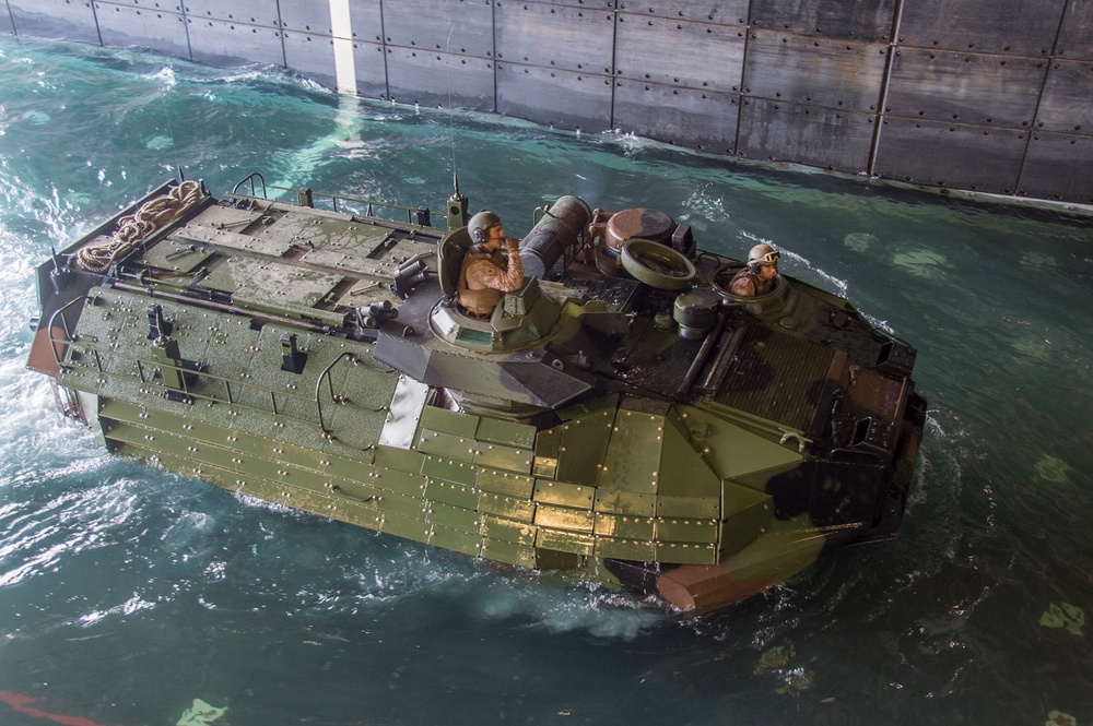 USS Bonhomme Richard (LHD 6) Recovers Amphibious Assault Vehicles