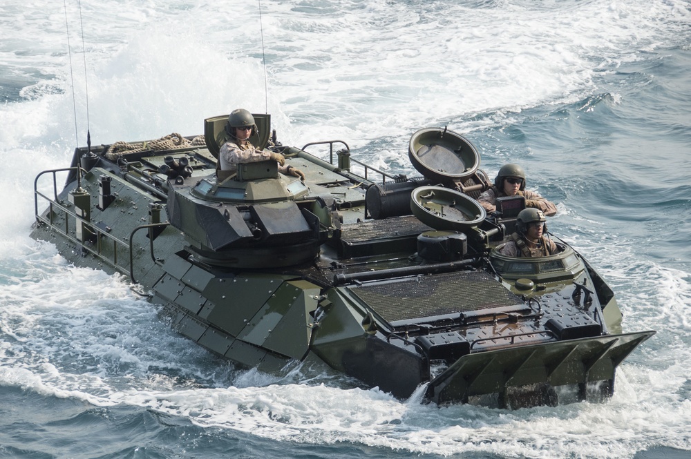 USS Bonhomme Richard (LHD 6) Recovers Amphibious Assault Vehicles