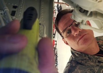 Reservists, Guardsmen fill temporary crucial gap in maintenance manpower