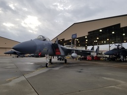 Reservists fill temporary crucial gap in maintenance manpower