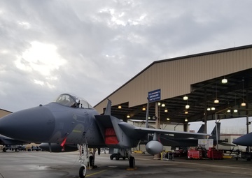 Reservists, Guardsmen fill temporary crucial gap in maintenance manpower