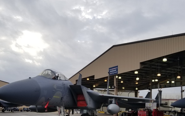 Reservists, Guardsmen fill temporary crucial gap in maintenance manpower