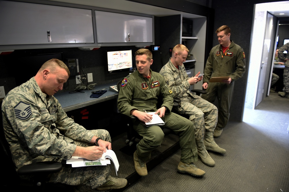 132d ISRG Airmen participate in DOMOPS exercise