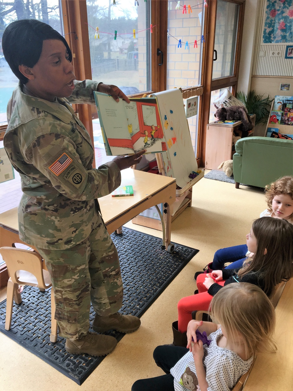 ‘A little talk about tweedle beetles’: 7th MSC Soldiers read to preschoolers