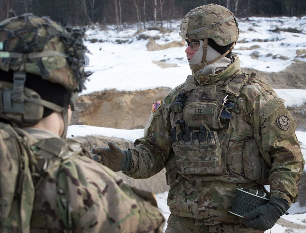 US Engineers teach urban breaching at the range