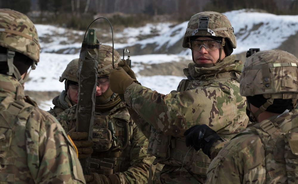 US Engineers teach urban breaching at the range