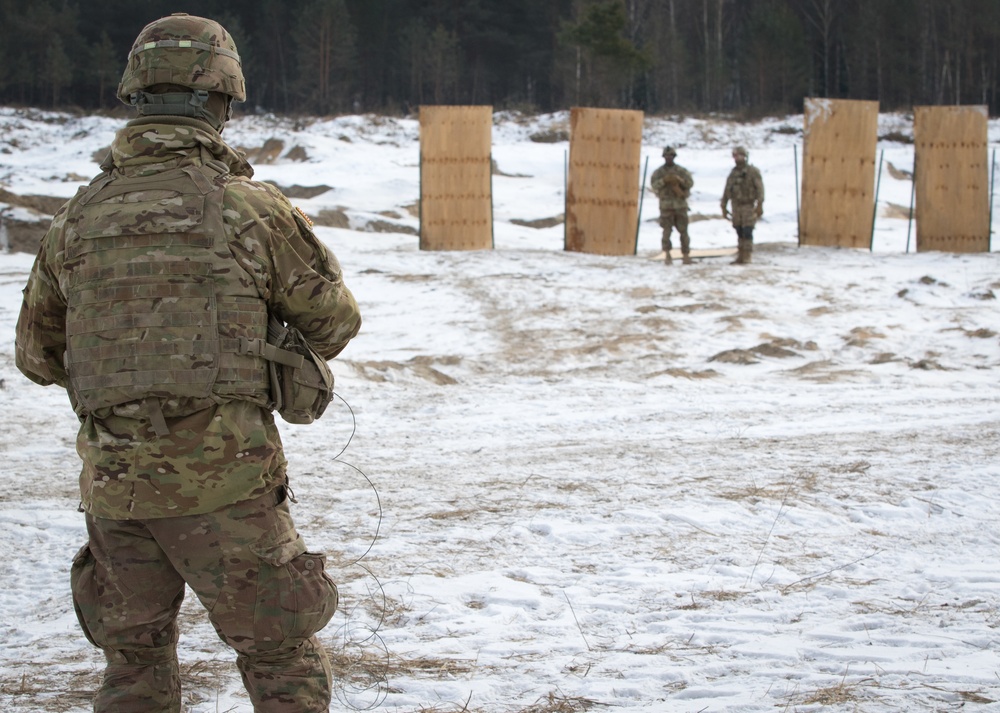 US Engineers teach urban breaching at the range