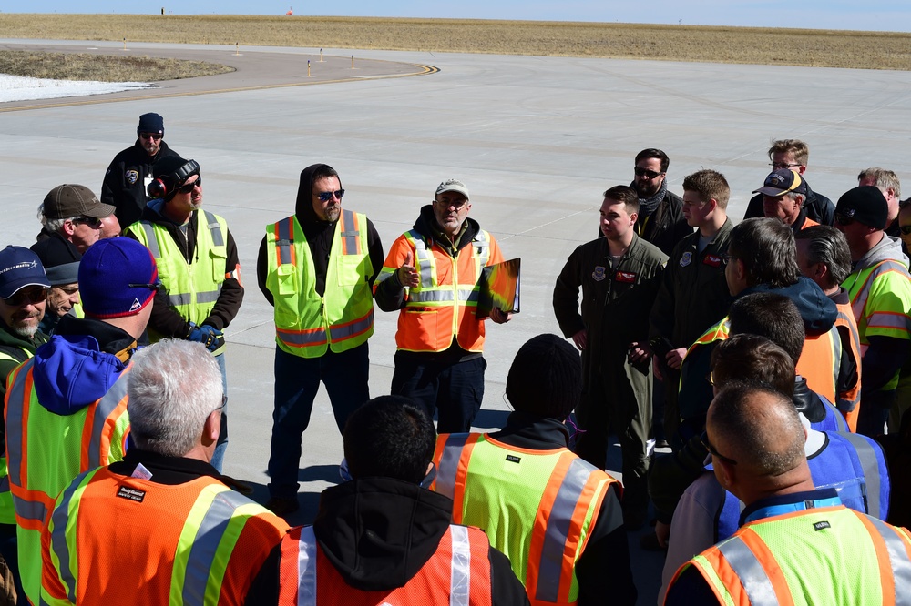 Buckley AFB helps transport Mars lander