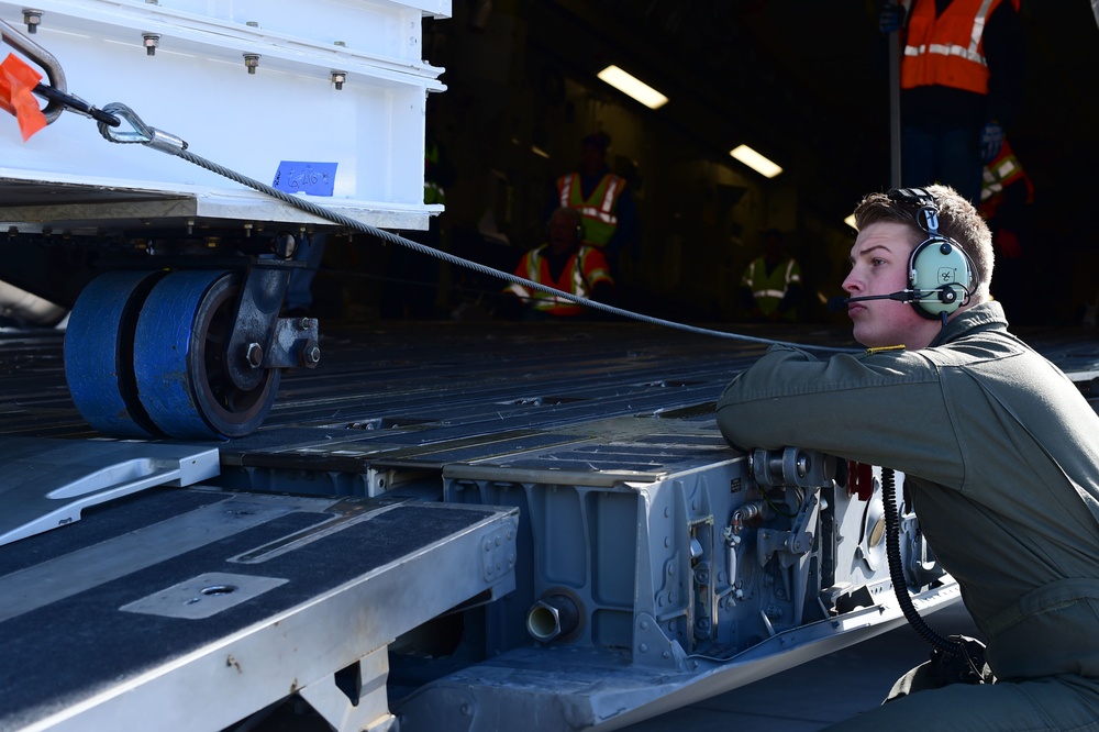 Buckley AFB helps transport Mars lander