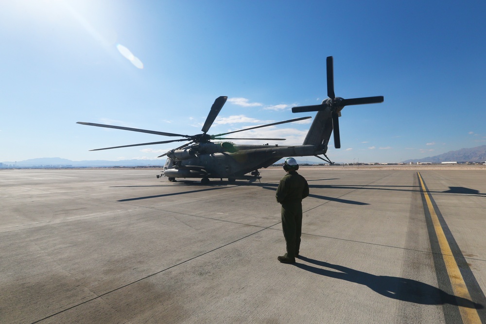 "Screw Crew" supports, keeps birds in the air