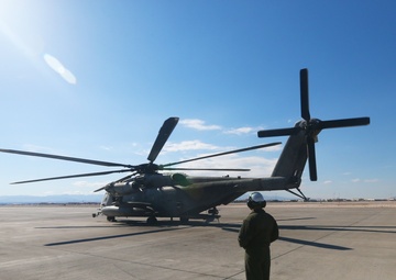 "Screw Crew" supports, keeps birds in the air