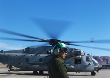 "Screw Crew" supports, keeps birds in the air
