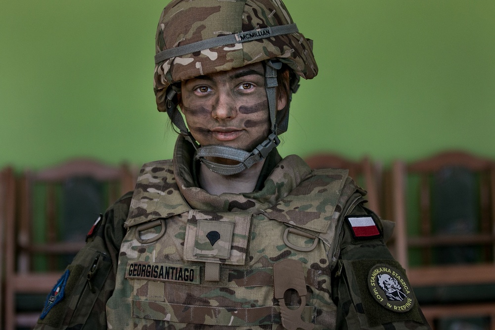 Polish Cadets Learn From U.S. Soldiers During Rzepin School Visit