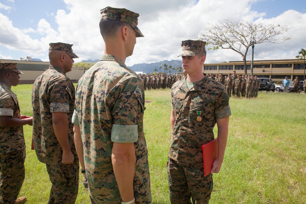 3rd Radio Battalion Marines conduct rescue on the Waimanalo Mountains