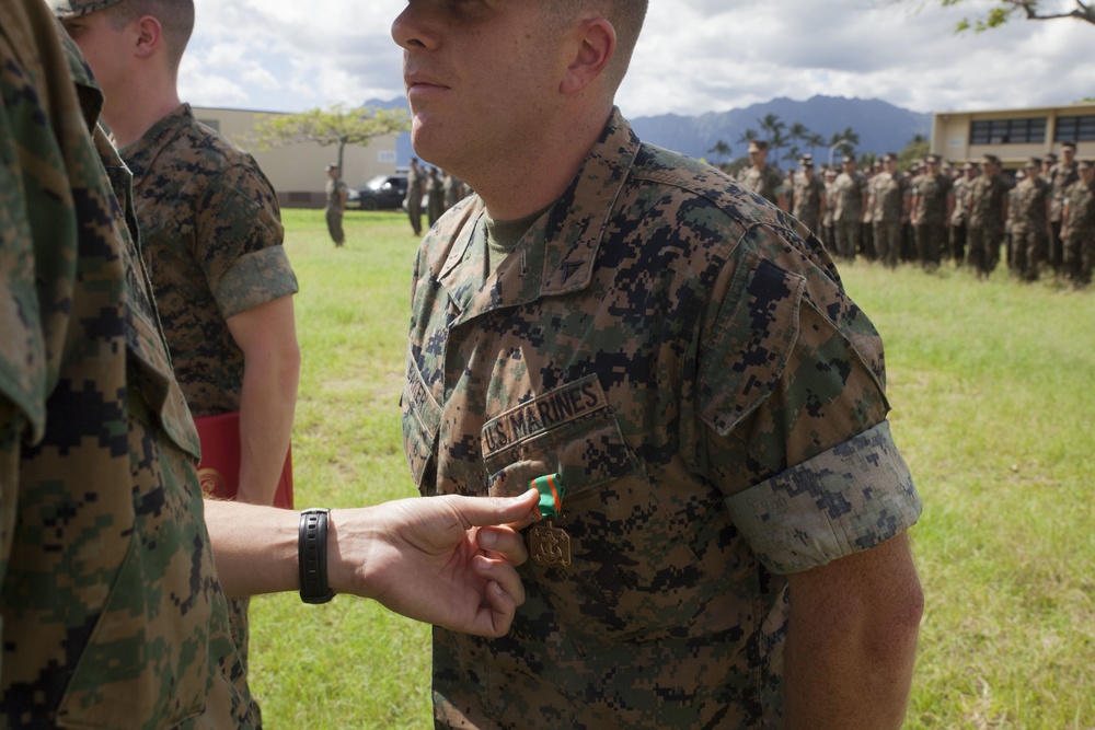 3rd Radio Battalion Marines conduct rescue on the Waimanalo Mountains