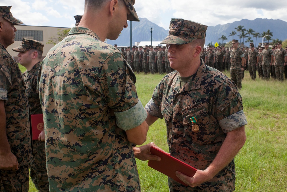 3rd Radio Battalion Marines conduct rescue on the Waimanalo Mountains