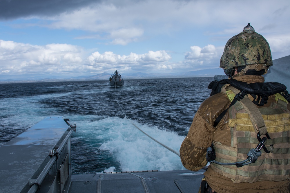 CRS 3 MKVI Patrol Boat Crews conducts TOWEX during Unit Level Training