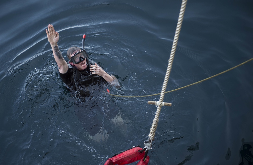 USS Green Bay (LPD 20) Man Overboard Drills