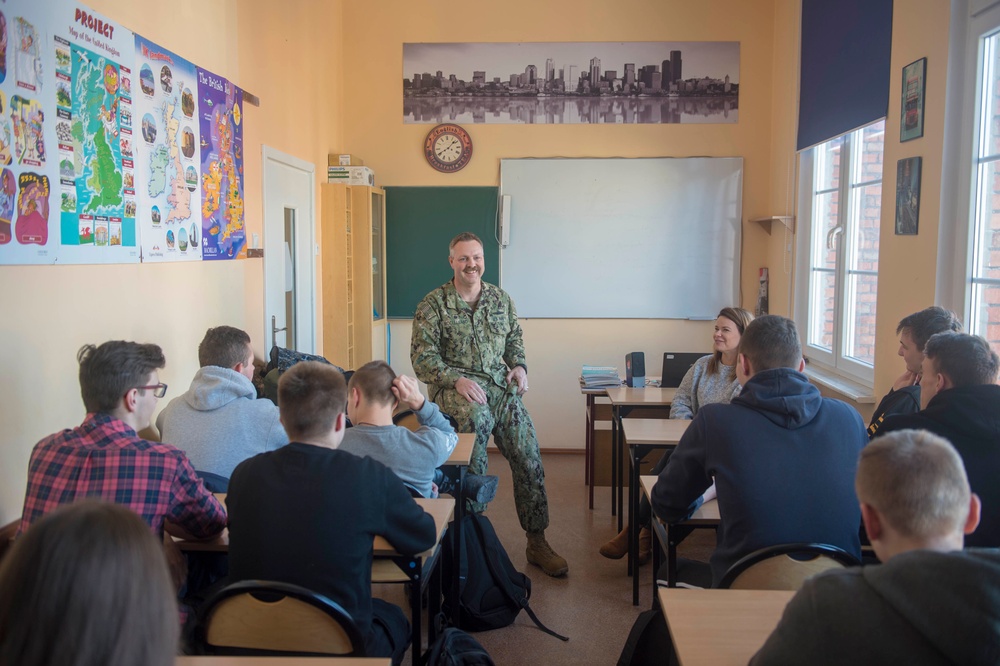 Naval Support Facility Redzikowo Hosts Polish Army