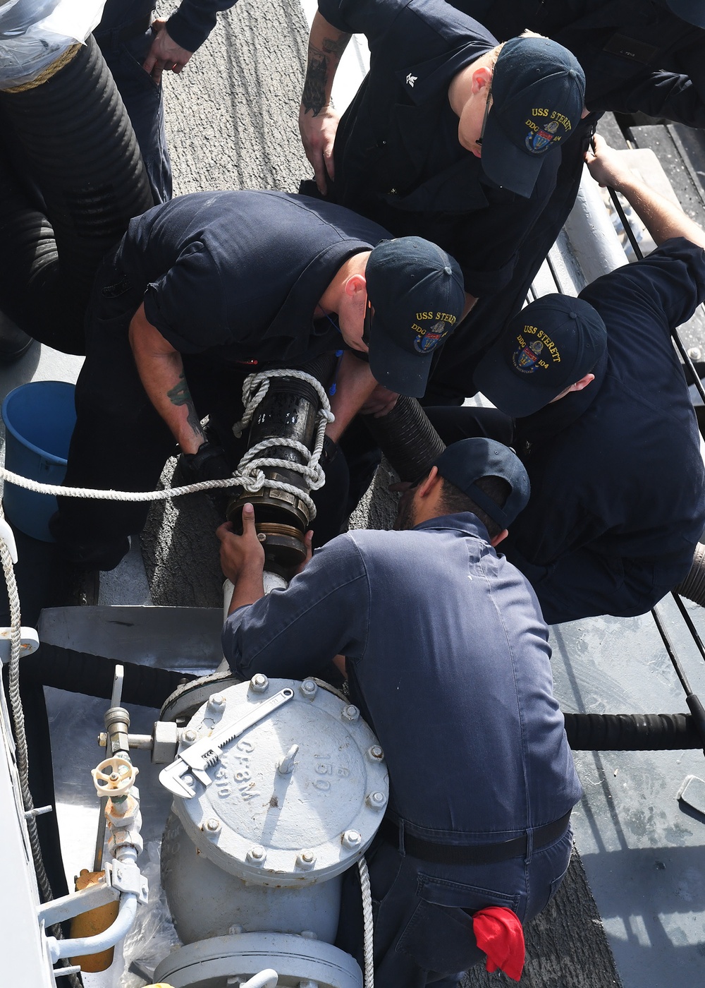 Sterett Sailors Heave a Fuel Line