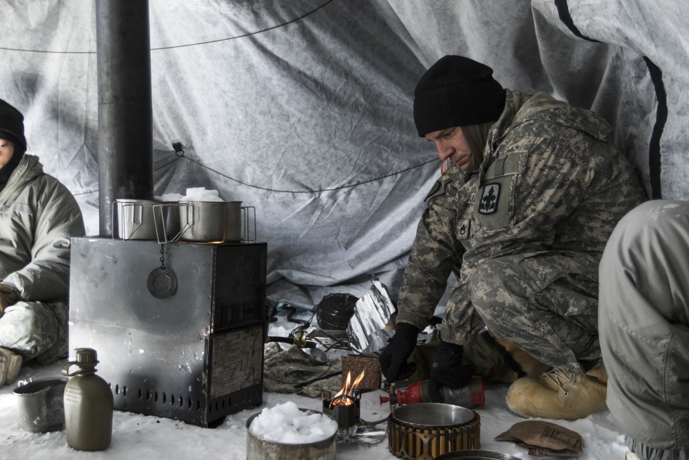 Arctic space heater keeps Soldiers warm