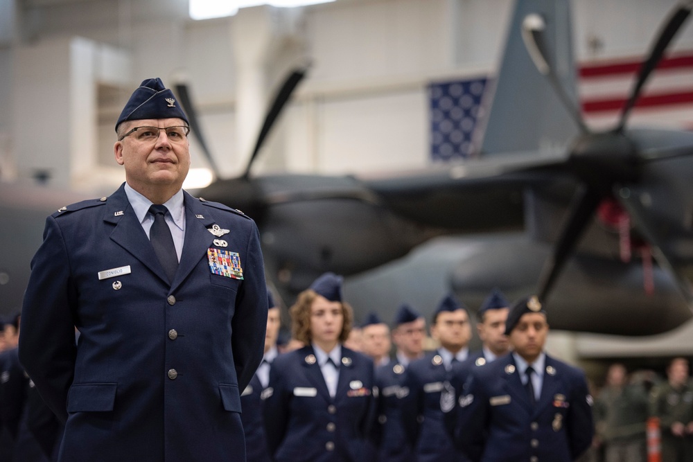 DVIDS - Images - ANCHORAGE AIR GUARD WING GETS NEW COMMANDER [Image 1 of 3]