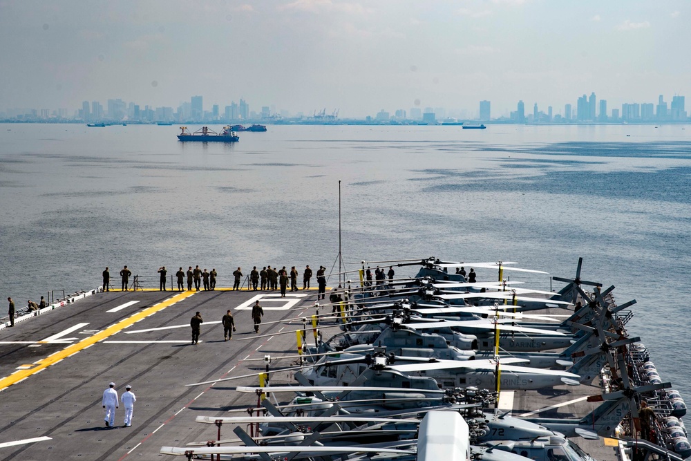 USS Bonhomme Richard (LHD 6) arrives in Manila