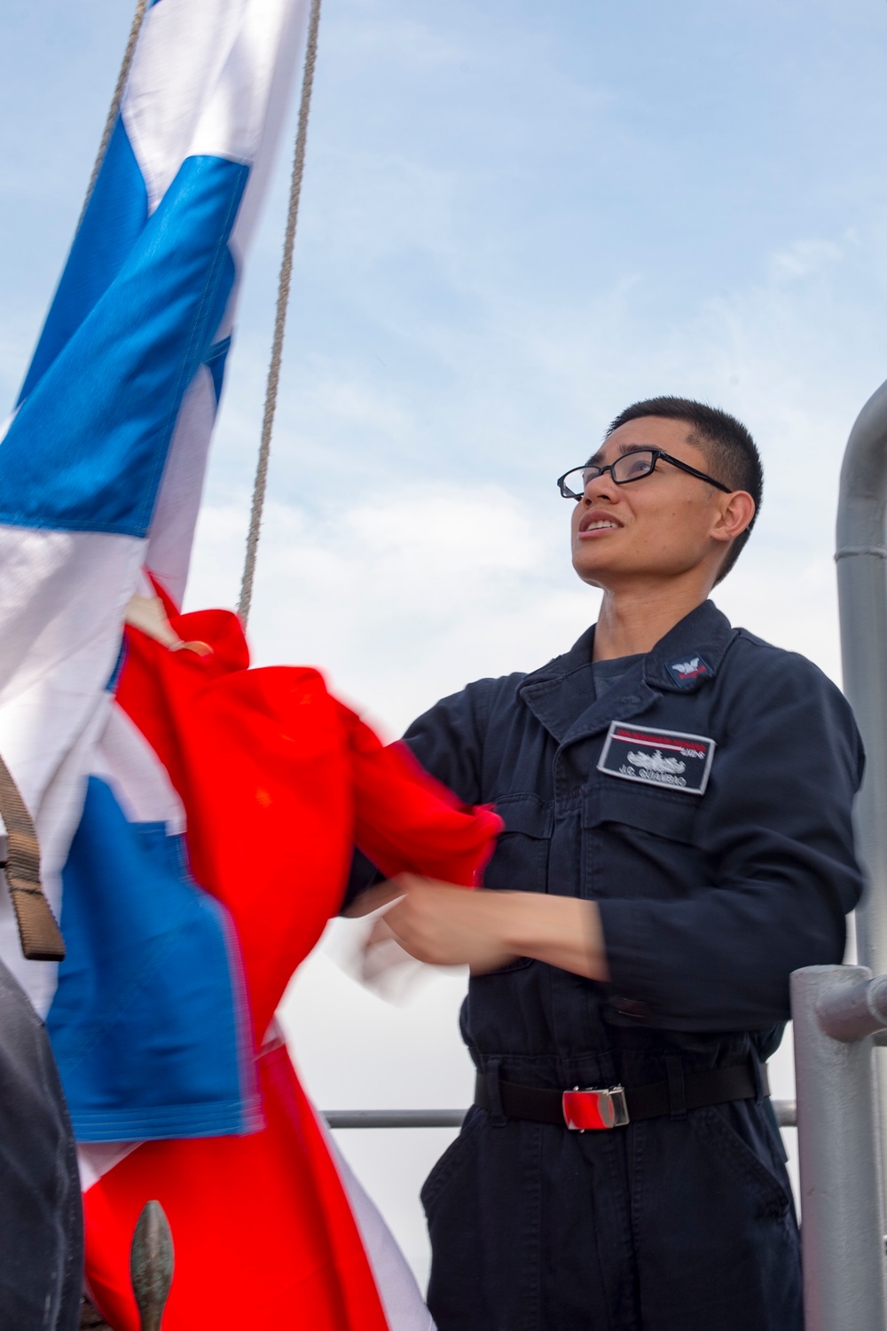 USS Bonhomme Richard (LHD 6) arrives in Manila