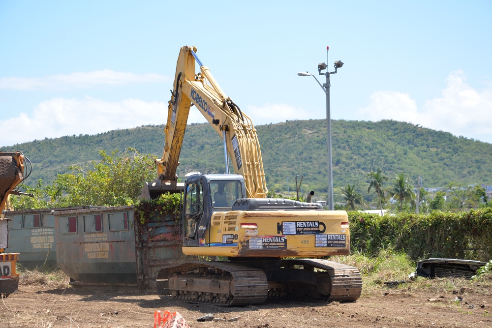 Corps removes debris on Vieques
