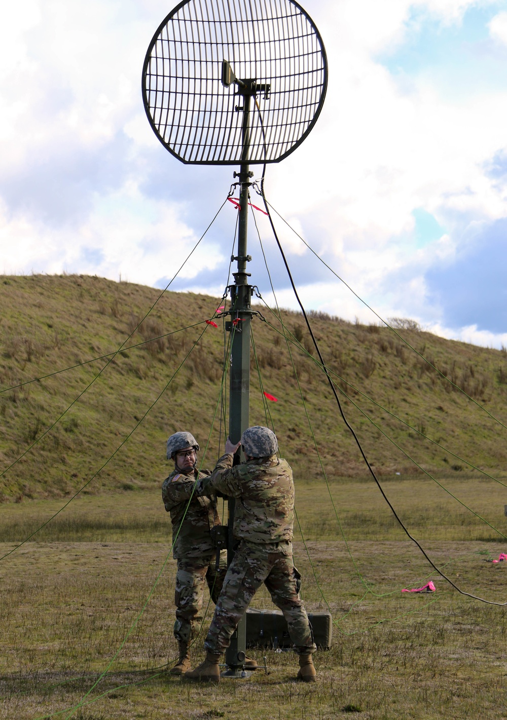 Oregon National Guard Soldiers train to use High Capacity Line of Sight radio system