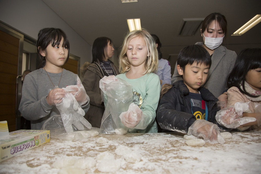 US families join Shunan International Children's Club for 20th Hina Doll Festival