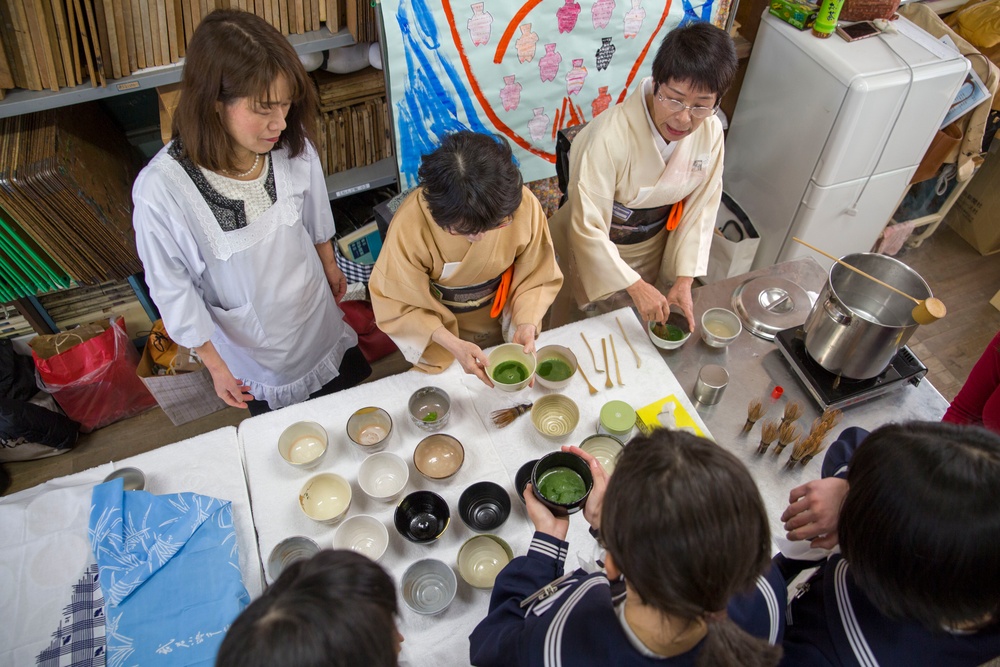 American, Japanese neighbors sip on cups of friendship