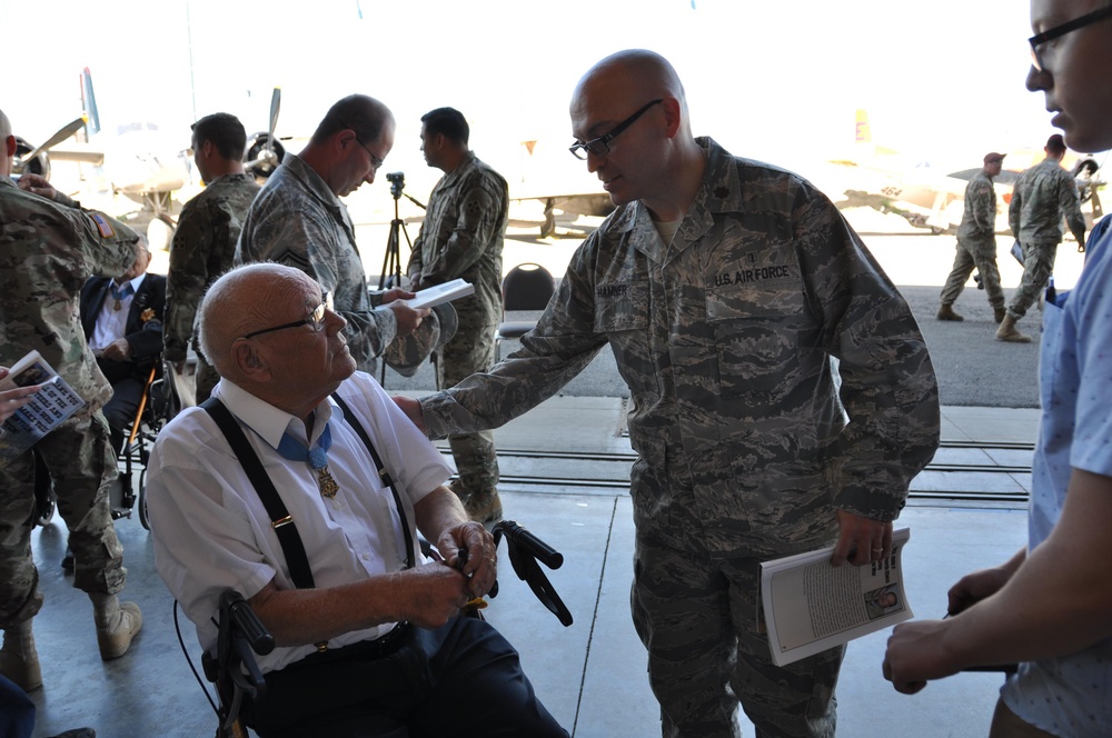 302nd Reservists meet Medal of Honor recipients