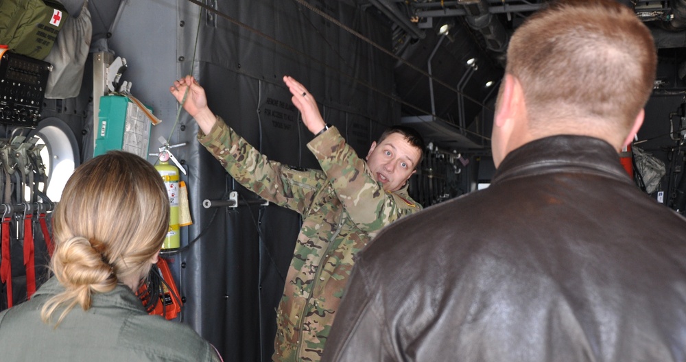 Enlisted aircrew members, aerial porters gather for training